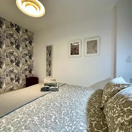 Sunny Near Yumbo And Dunes Daire